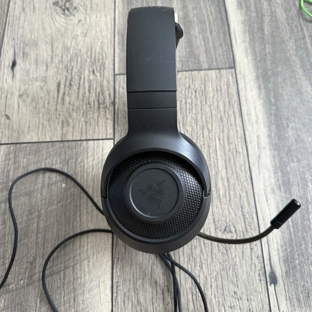 Razer Kraken V4 X Wired Gaming Headset 40mm Driver Cardioid Mic Noise Cancelling